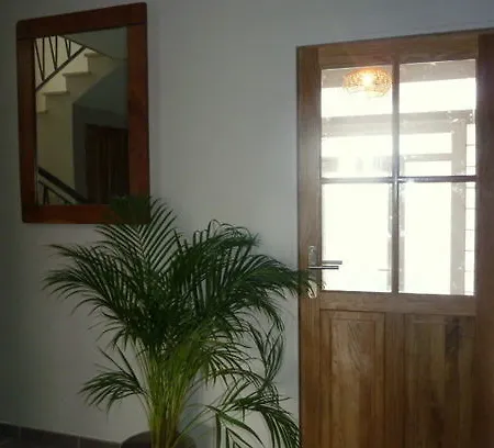 לינה וארוחת בוקר Chambres 3*